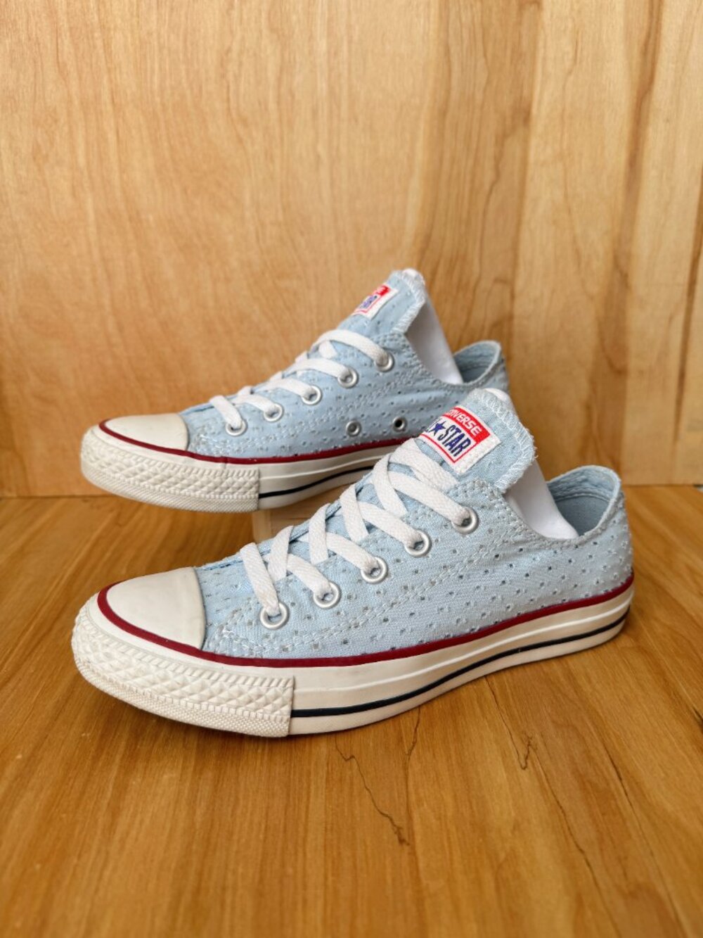 Converse Chuck Taylor Ox Eyelet Canvas Sneakers - Picture 4 of 15